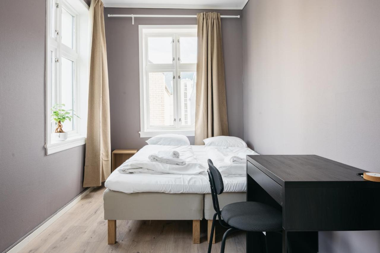 S54 - Private Rooms In The City Center Берген Экстерьер фото