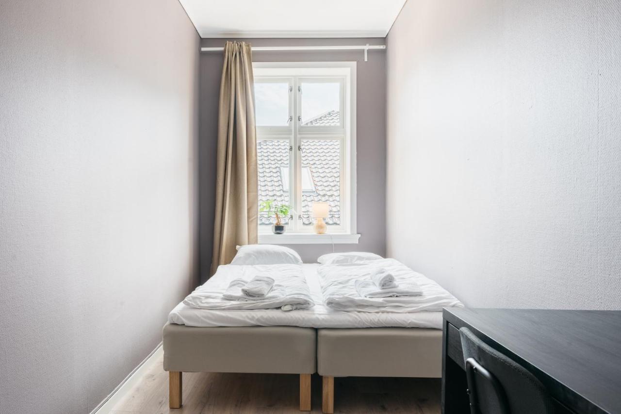 S54 - Private Rooms In The City Center Берген Экстерьер фото